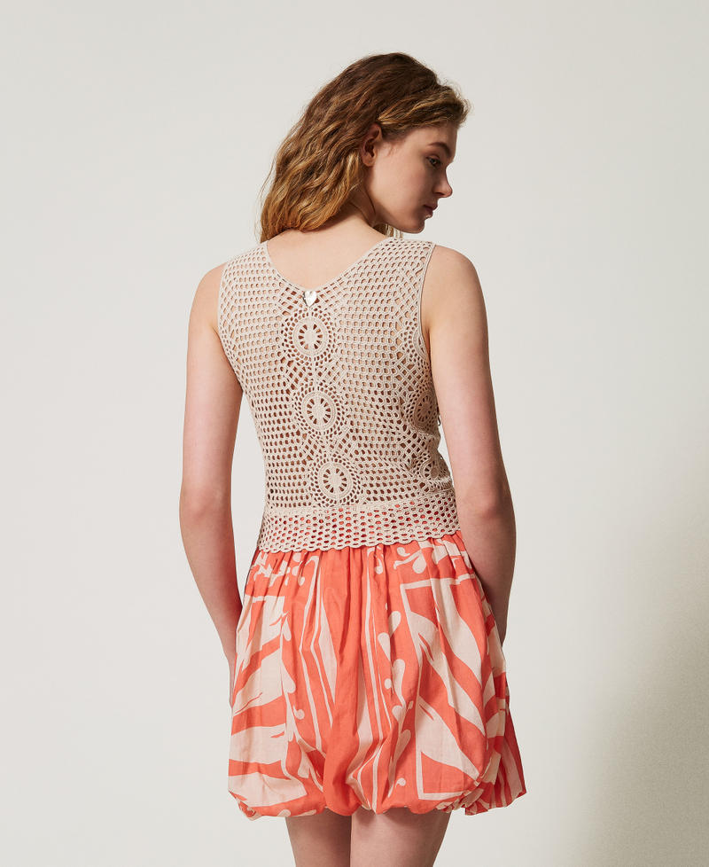 Abito corto in mussola e crochet Almond Beige / Stampa Foulard Coral Sunset Donna 251LM2CDD_12396_03