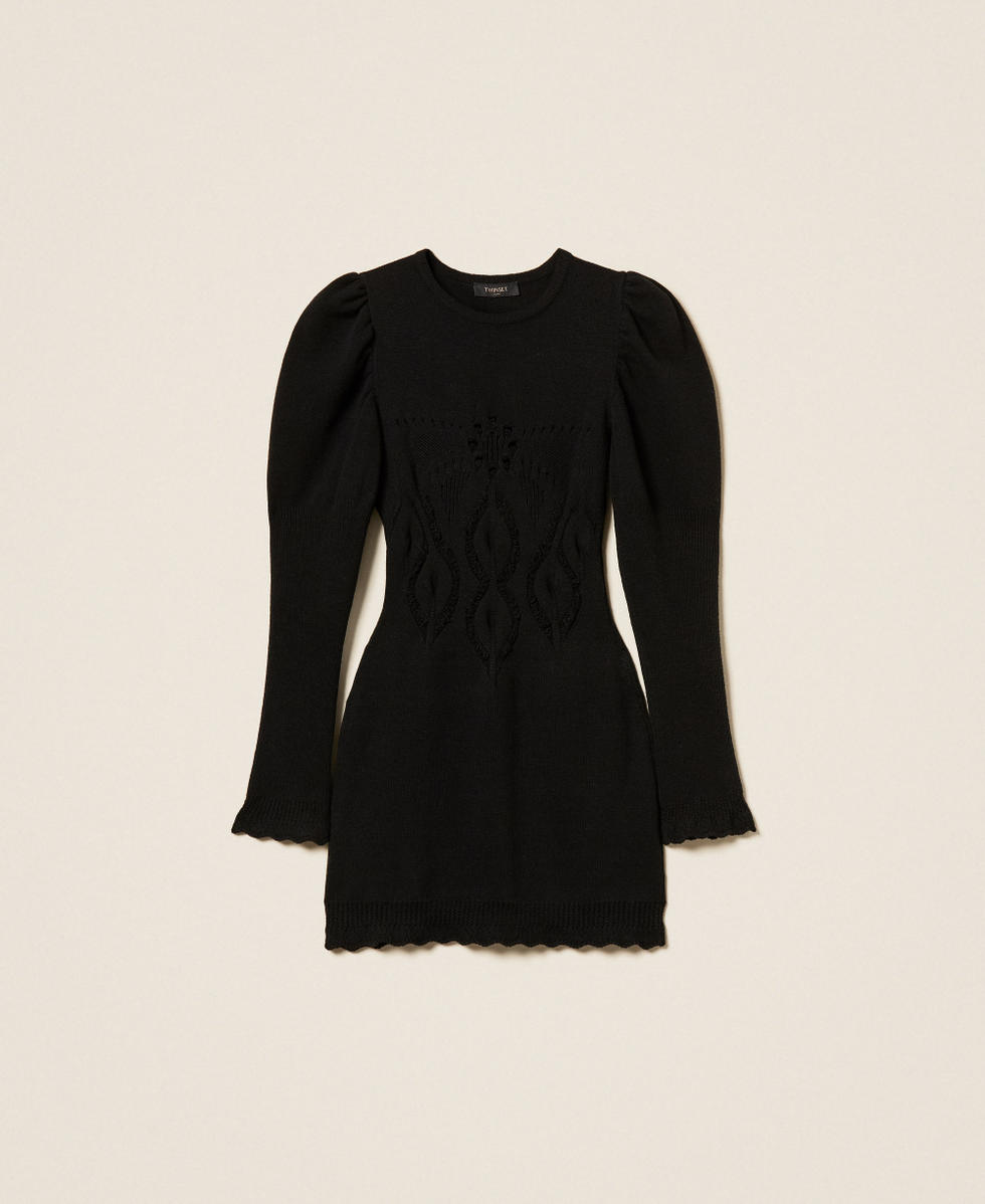 Kurzes Strickkleid im Häkel-Design