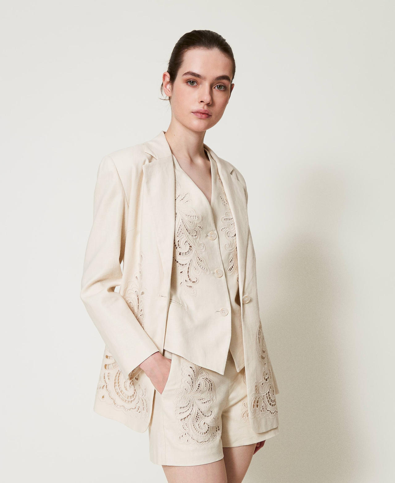 Linen blend shorts with embroidery Mother Of Pearl Woman 251TP2162_00059_02