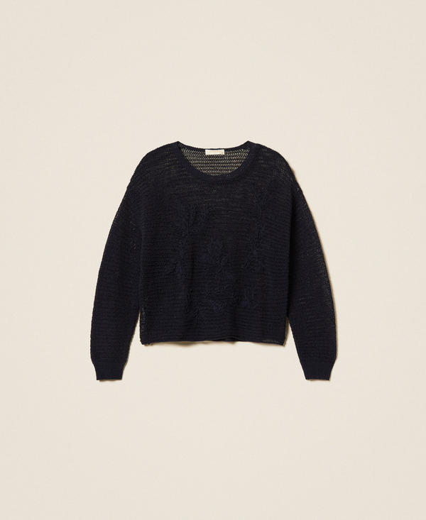 Pull en filet avec broderie r&eacute;alis&eacute;e &agrave; la main