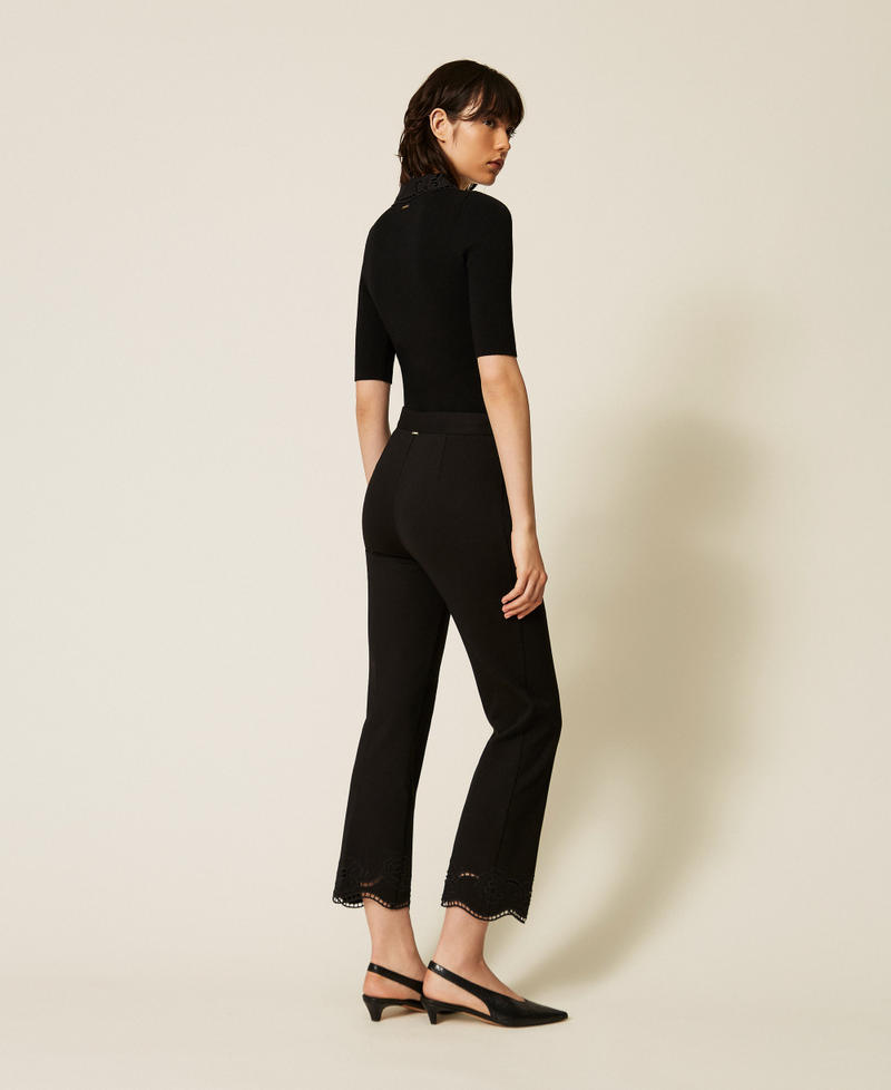 Pantal&oacute;n recto con bordado ingl&eacute;s Negro Mujer 262TP2673_00006_03