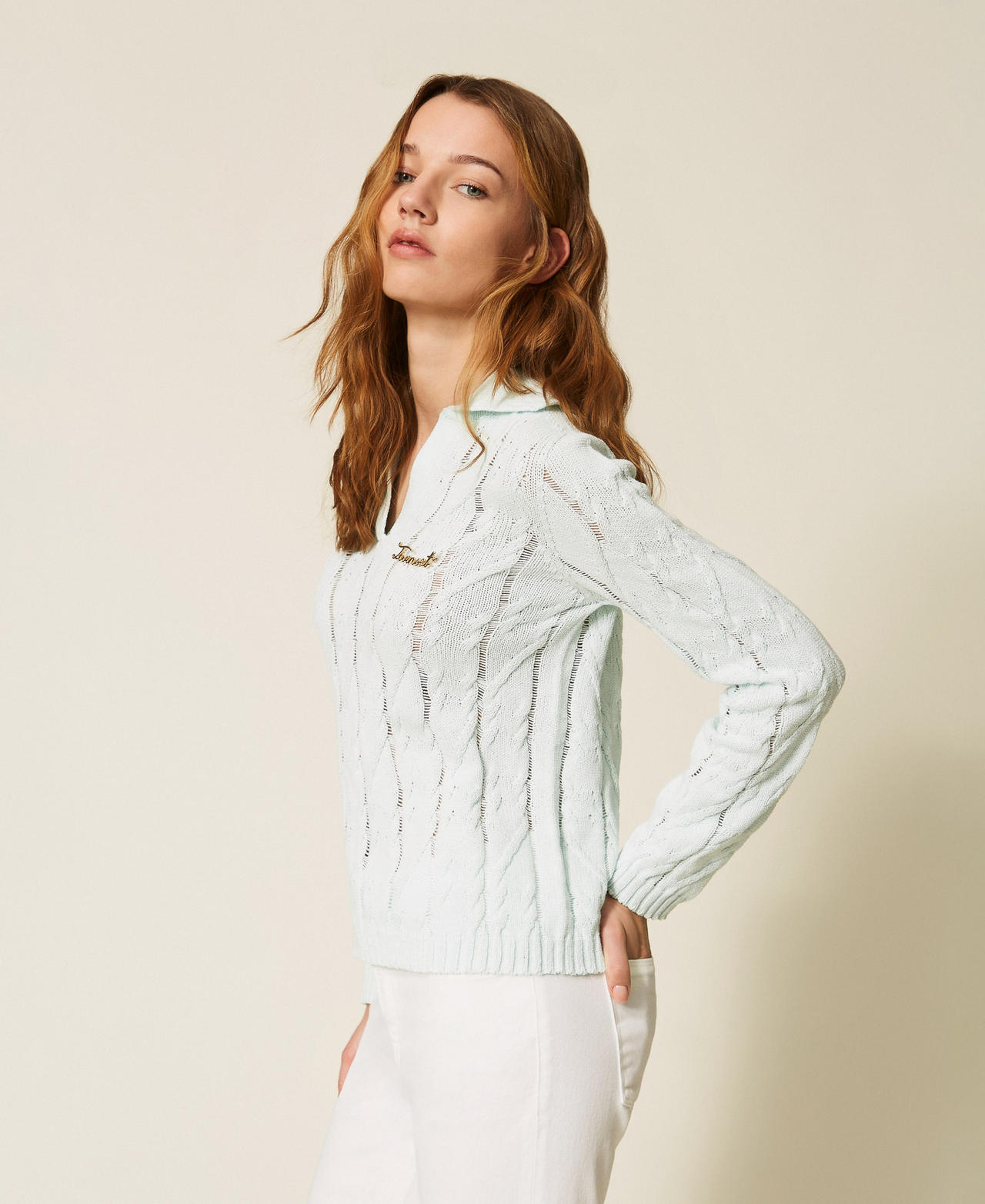 Pullover im Polostil mit Zopfmuster und Brosche &bdquo;Aqua&ldquo;-Hellblau Frau 261TP3490_13162_02