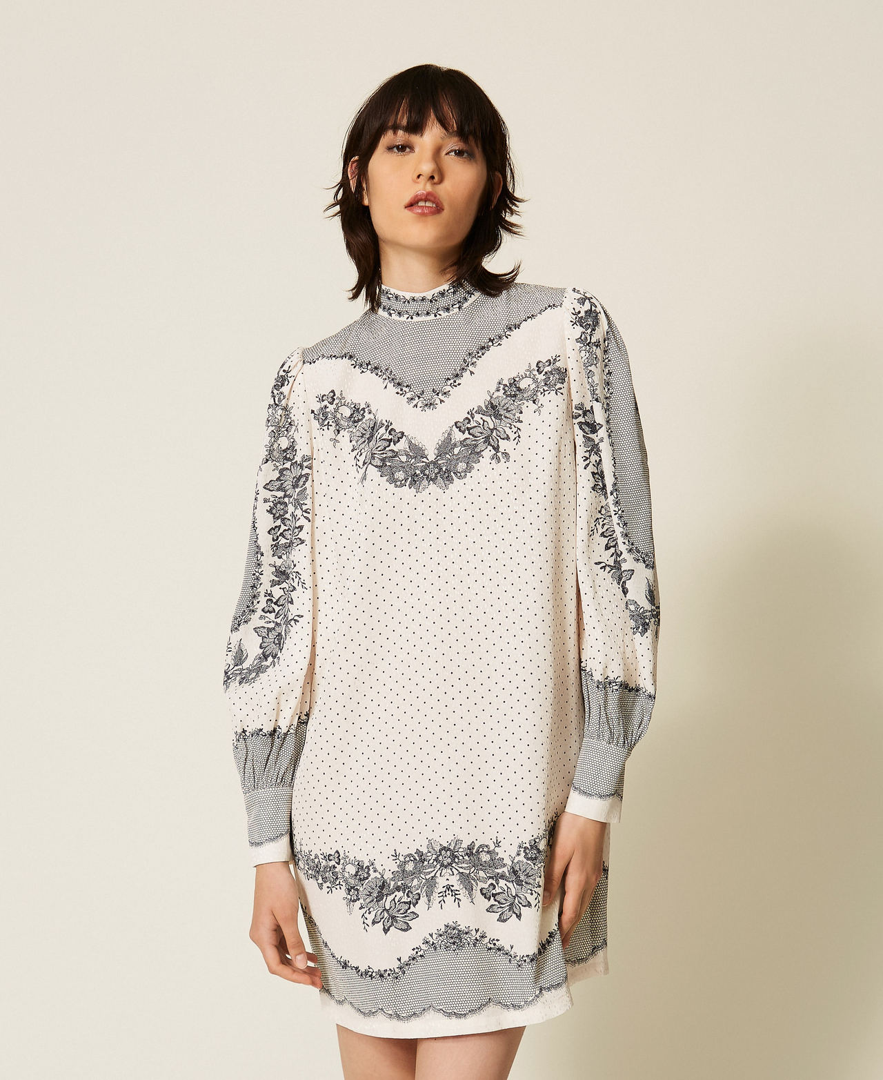Abito corto in raso jacquard a fiori e pois Stampa Lace And Flowers Nero / Madreperla Donna 262TP267C_13947_02