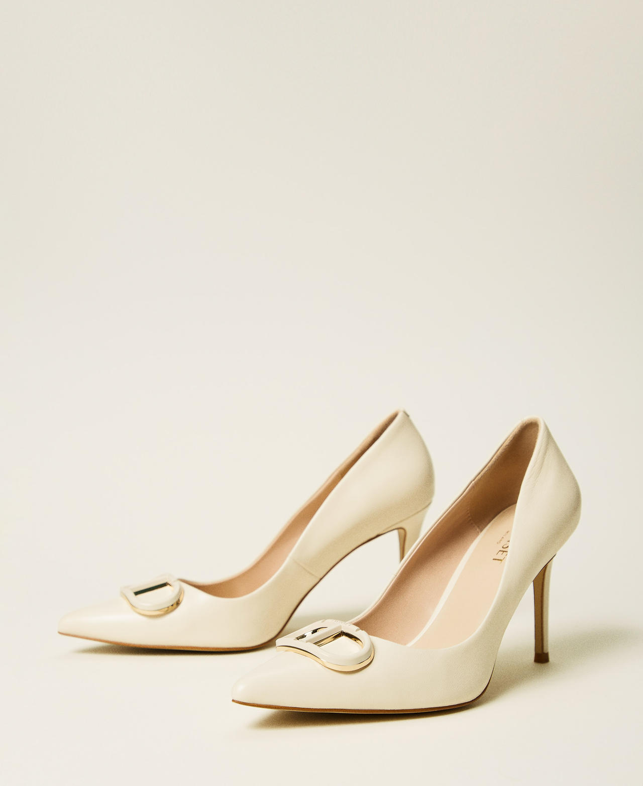 Leather court shoes with Oval T White Snow Woman 251TCP060_00282_02