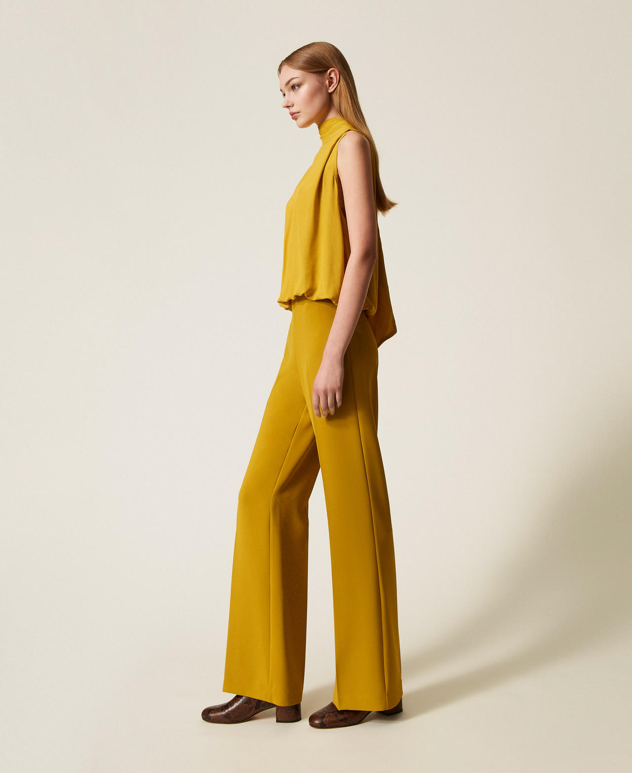 Wide crêpe trousers Mustard Yellow Woman 252TP2591_12607_02