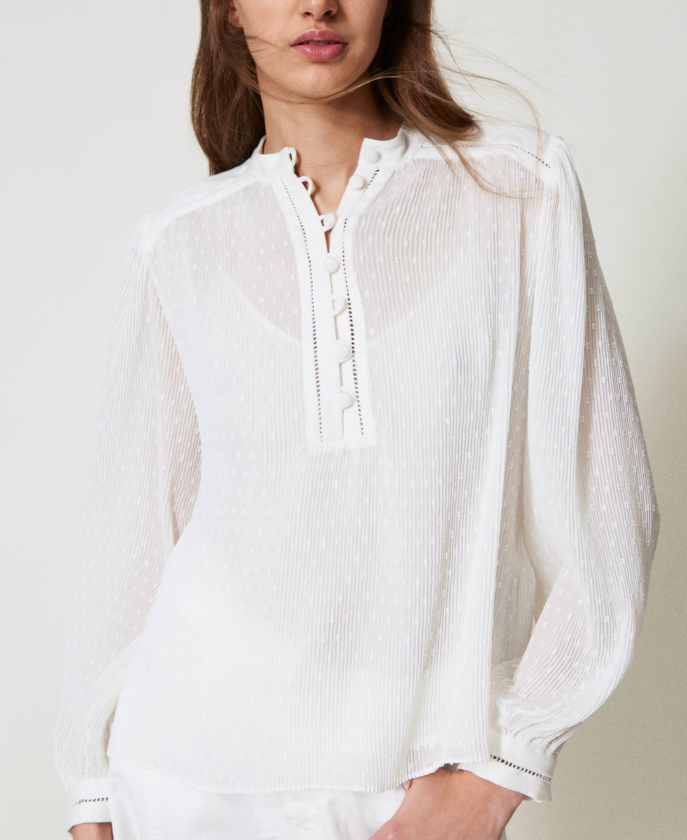 Blouse en cr&ecirc;pe georgette pliss&eacute; avec broderies Blanc Neige Femme 251TP2062_00282_04
