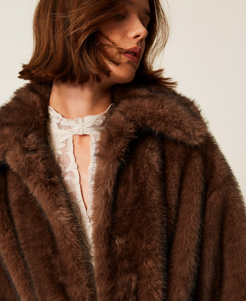 Manteau long en fausse fourrure Marron « Soft Beaver » Femme 252AT2190_12969_04