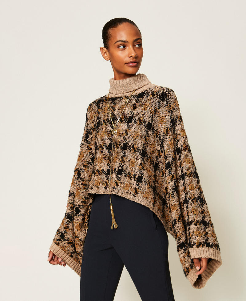 Cape aus Jacquardstrick mit Karomuster Jacquard-Karomuster Brandy Brown Frau 262TT3470_14176_03