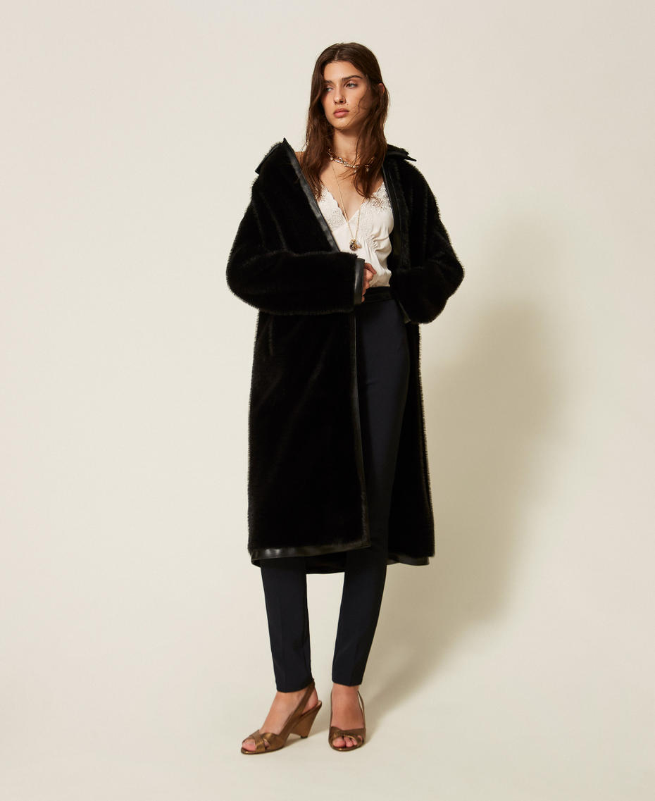 Top aus Envers-Satin mit Stickerei Perlmutt Frau 262TT2174_00059_T0