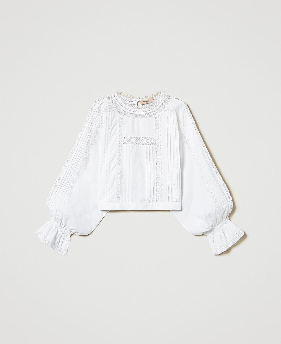 Muslin blouse with embroidery