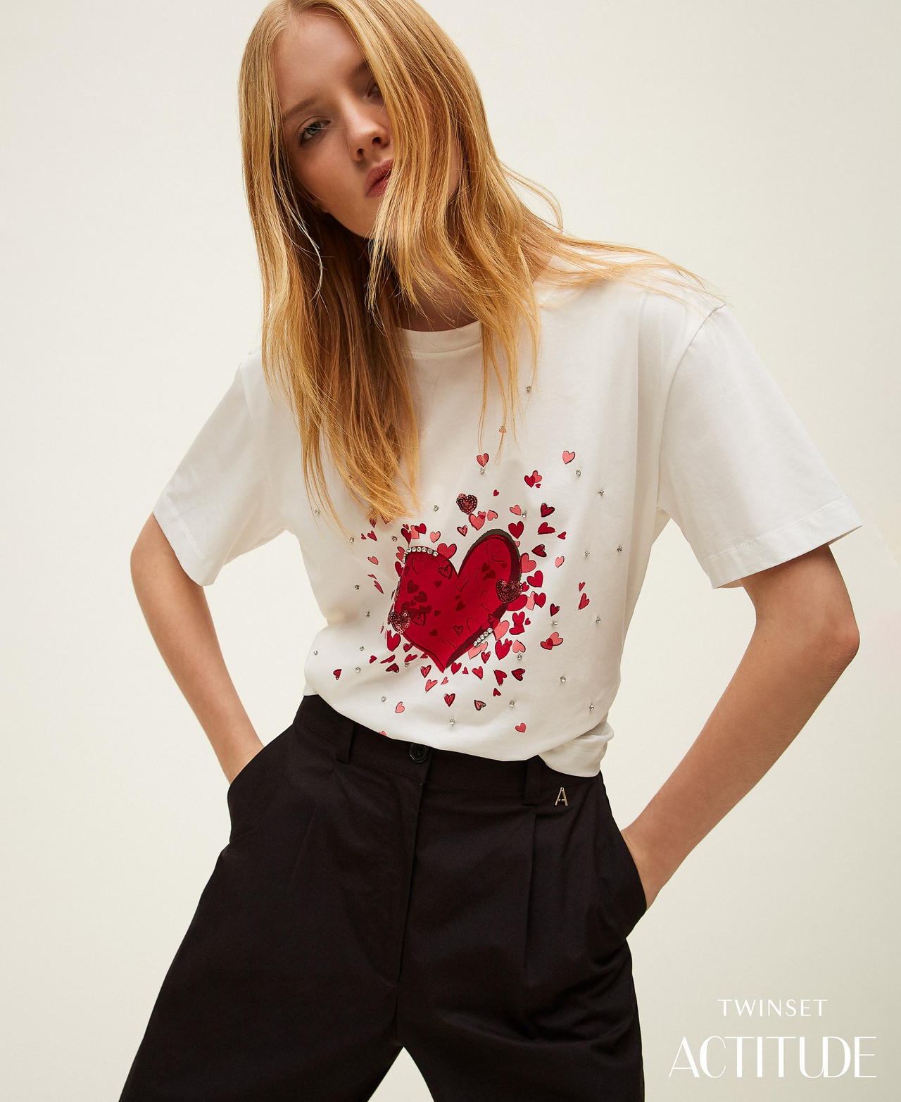 T-shirt avec imprim&eacute; et strass Blanc Cass&eacute; Imprim&eacute; C&oelig;ur Femme 261AP2164_13294_PA