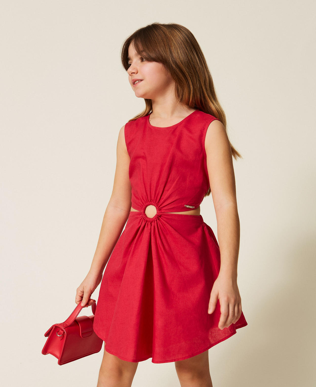 Robe courte en lin avec d&eacute;coupe
