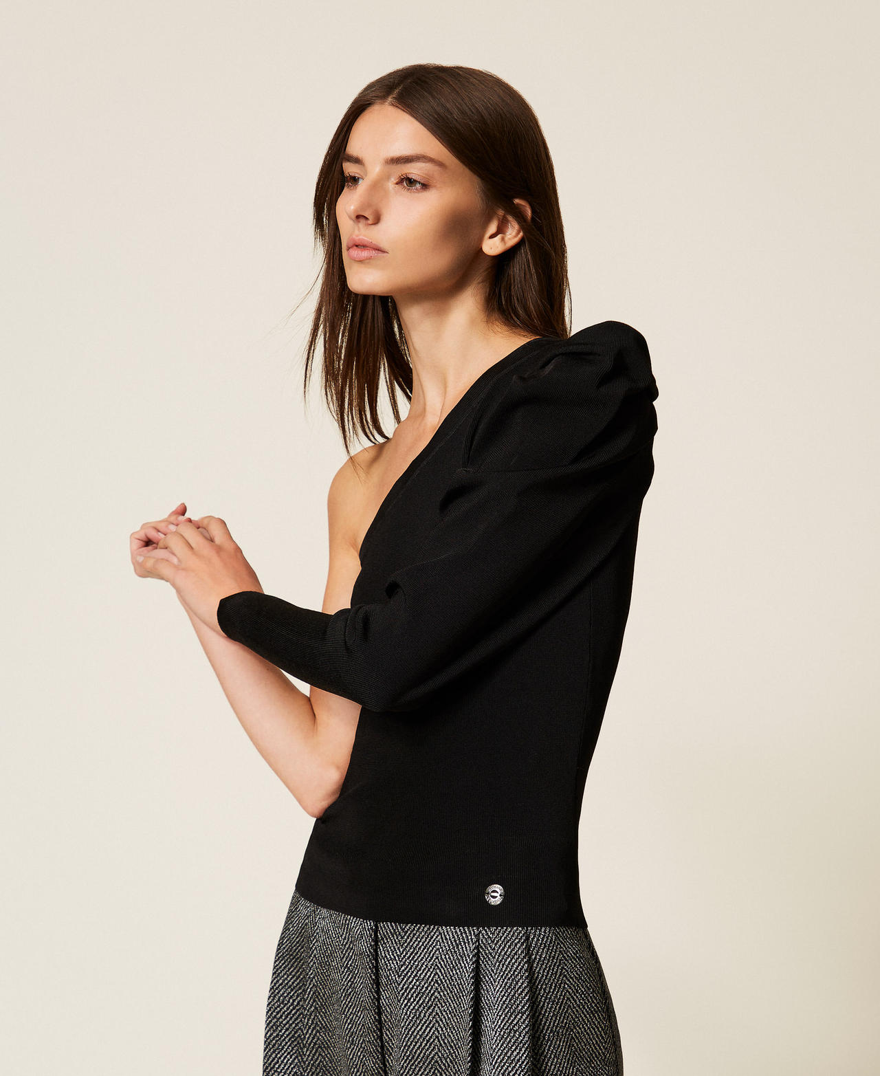 One-shoulder jumper with draping Black Woman 252AT3011_00006_02