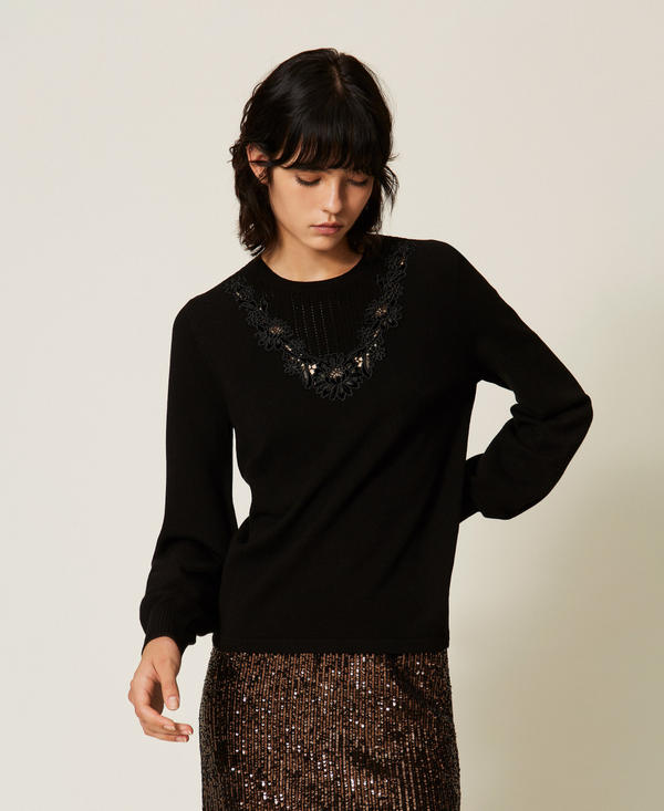 Pullover mit Makrameespitze