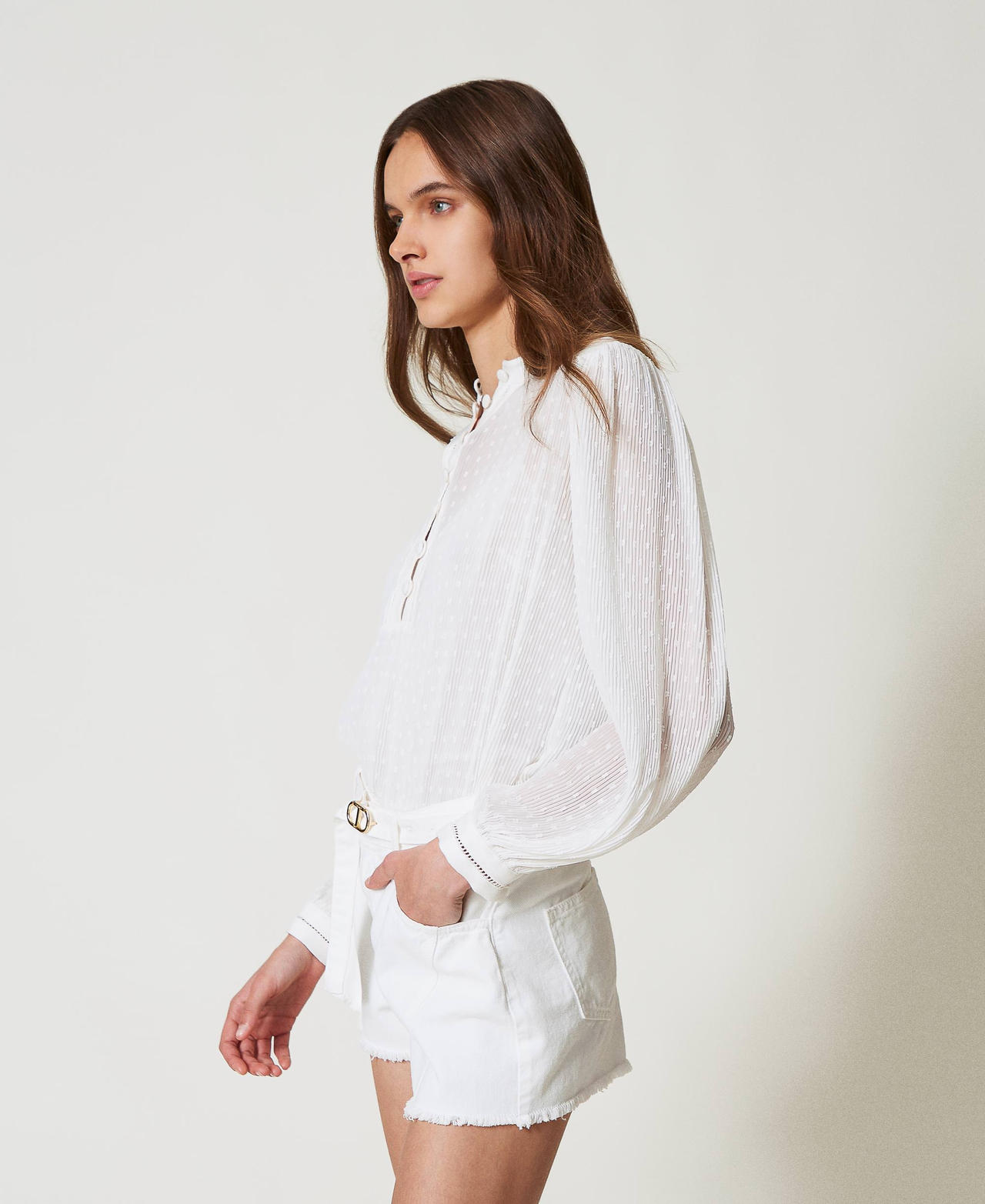 White bull denim shorts with Oval T belt White Snow Woman 251TP2593_00282_02