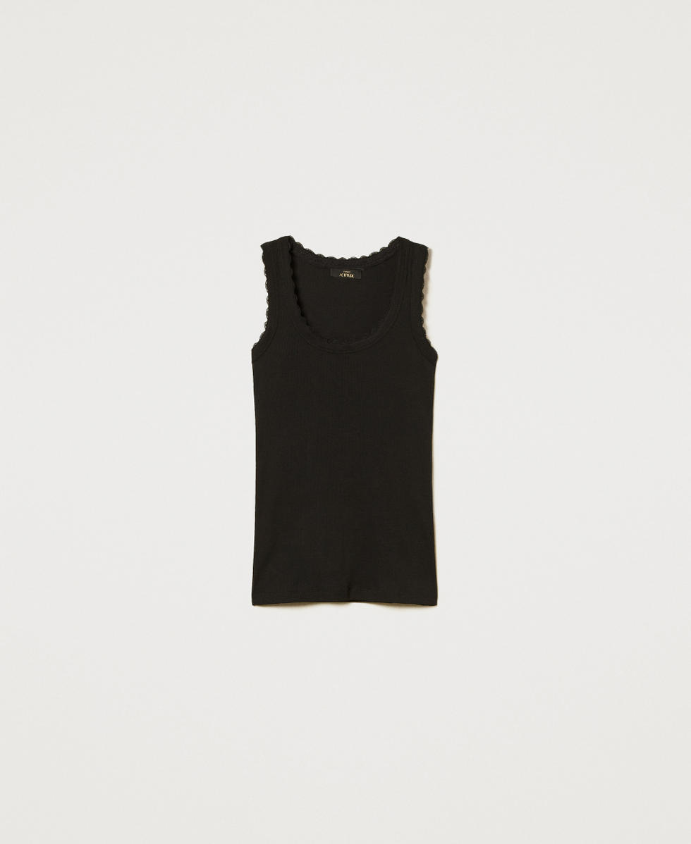 Fitted ribbed top with lace