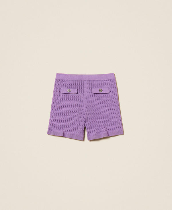 Figurbetonte Strick-Shorts mit Zopfmuster