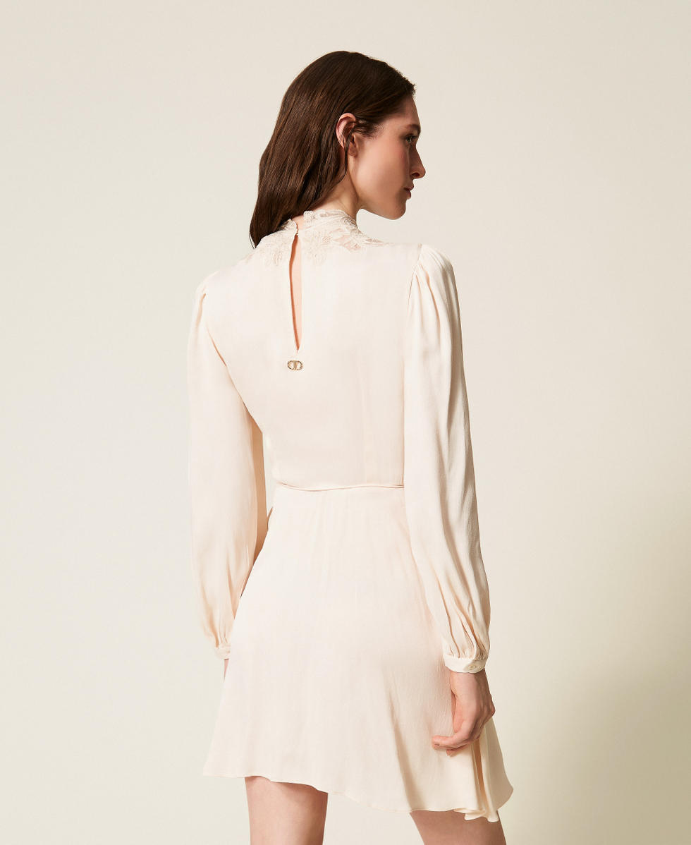 Kurzes Satinkleid mit Stickerei Light Natural Frau 252TT2245_12227_03