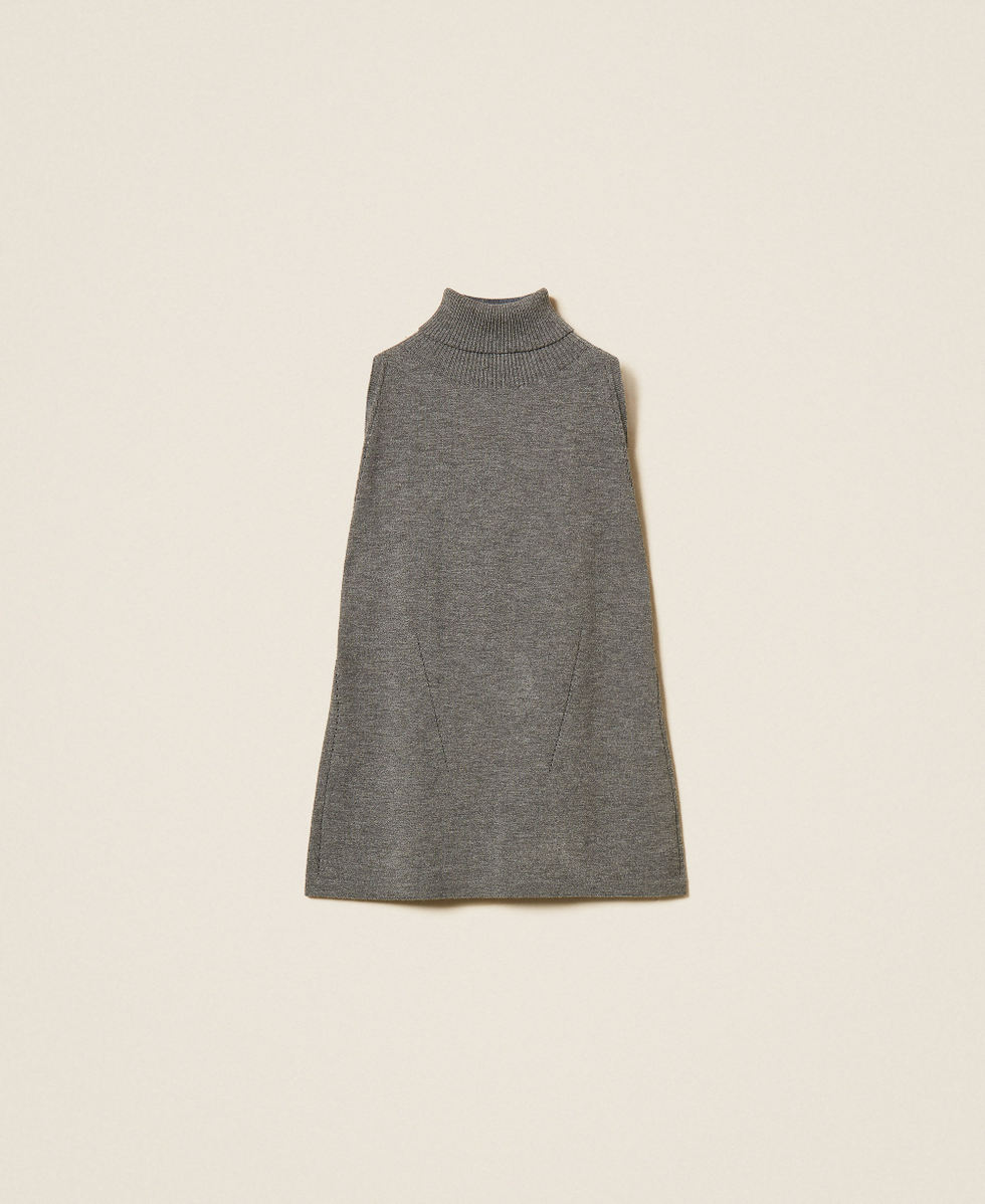 Turtleneck knit top
