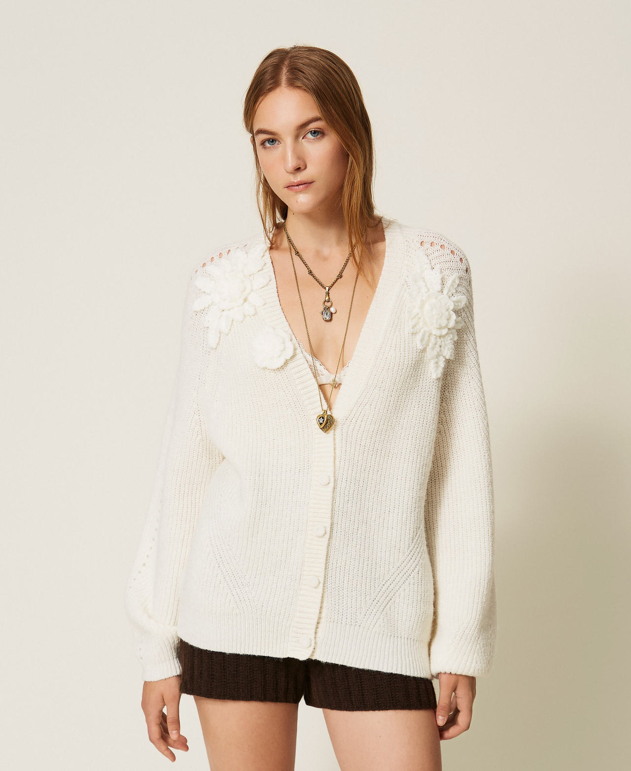 Cardigan mit H&auml;kelblumen Perlmutt Frau 262TT3192_00059_01