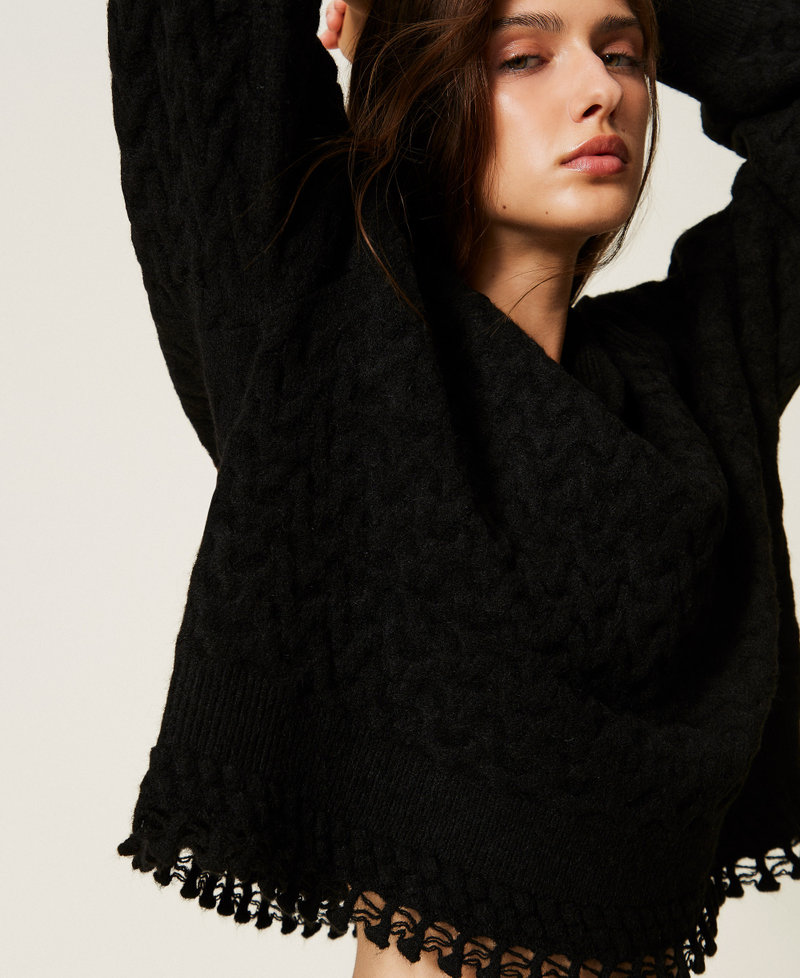 Pullover mit Zopfmuster und H&auml;keldetails Schwarz Frau 262AP3283_00006_03