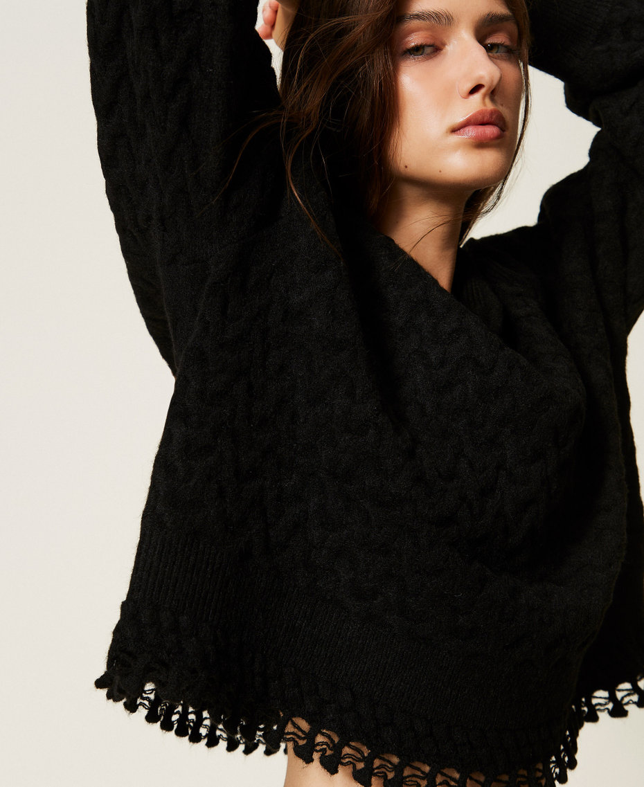 Pullover mit Zopfmuster und H&auml;keldetails Schwarz Frau 262AP3283_00006_03