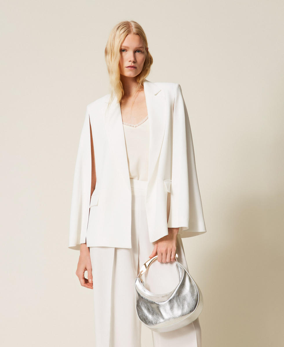 Croissant bag with metal handle