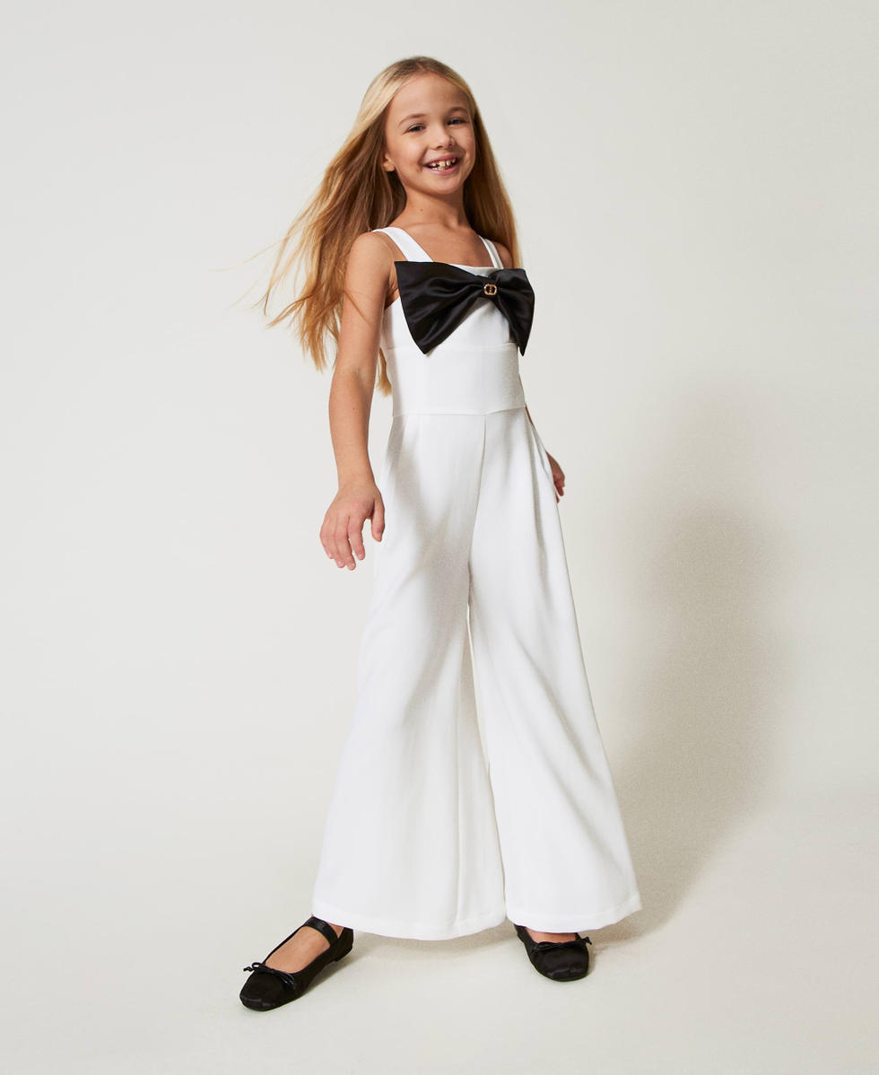 Combinaison en cr&ecirc;pe avec n&oelig;ud Bicolore Blanc Glace / Noir Fille 251GJ2QN1_02849_01