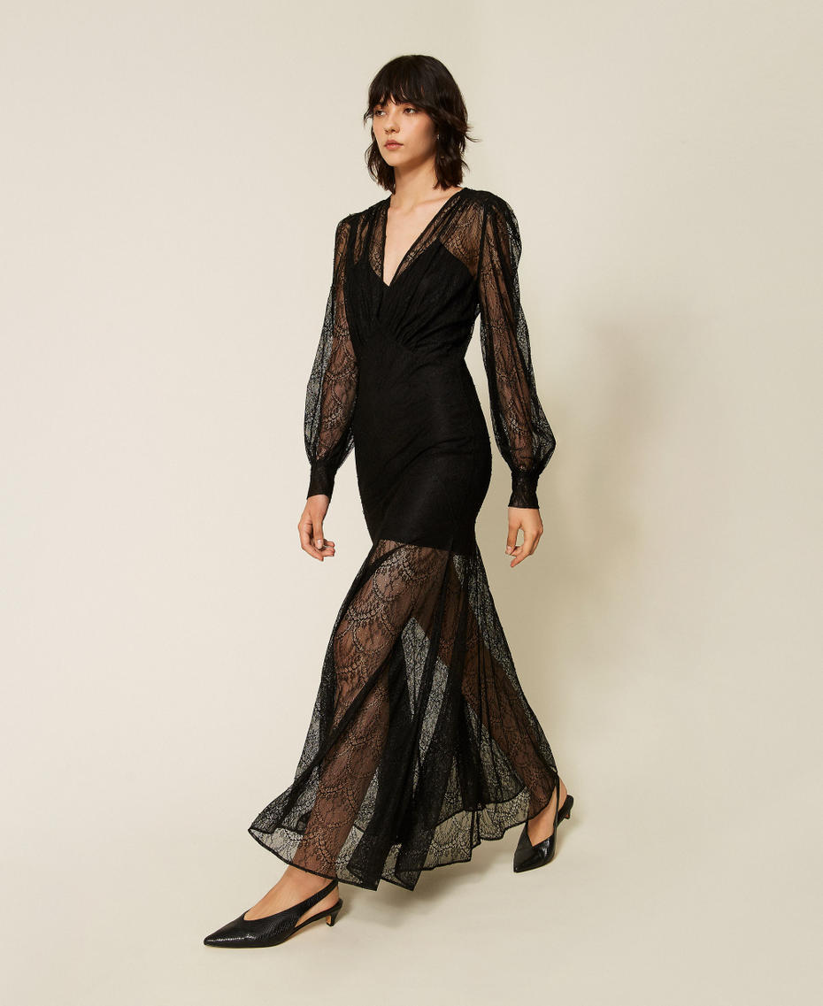 Robe longue en dentelle de Valenciennes