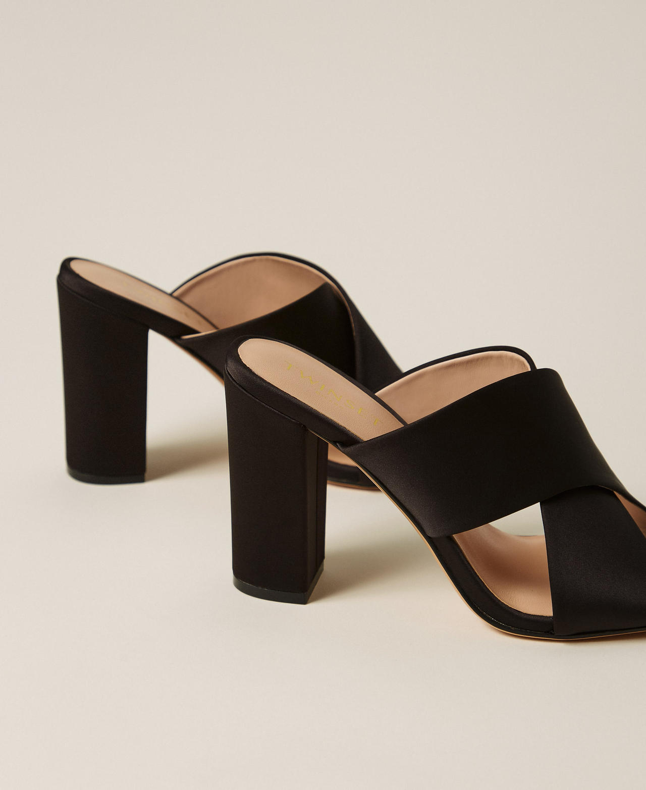 Mules aus Satin Schwarz Frau 261TCP104_00006_03