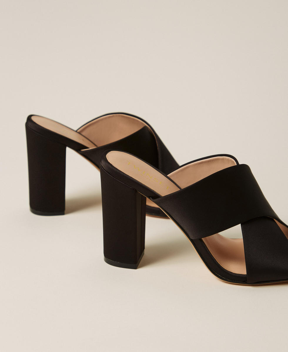 Mules aus Satin Schwarz Frau 261TCP104_00006_03