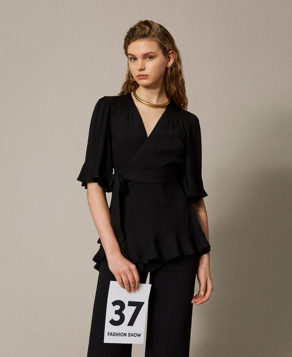 Blusa a portafoglio in satin