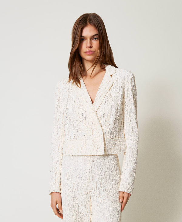 Boxy blazer in floral lace
