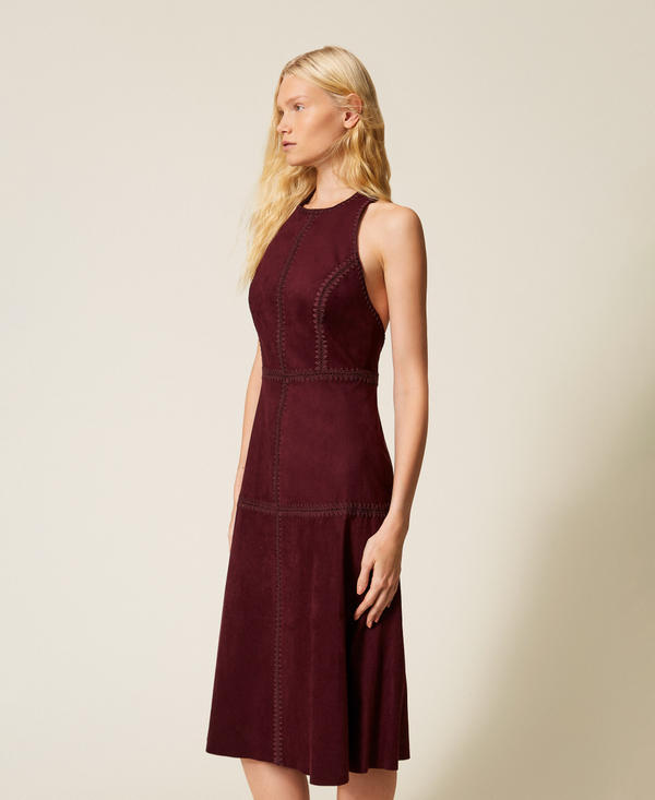 Midikleid in Velourslederoptik mit Stickerei