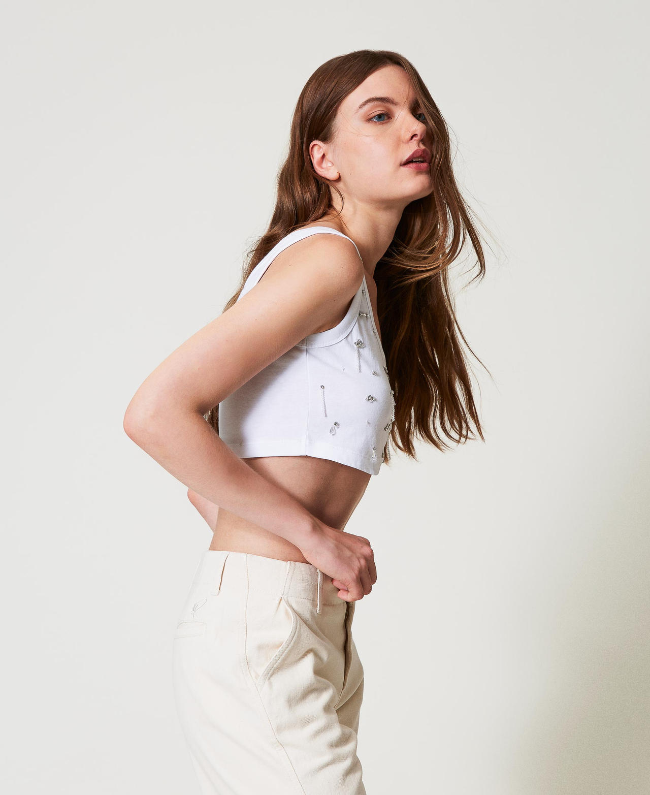 Cropped top with embroidery "Papers" White Woman 251AP2222_00840_01
