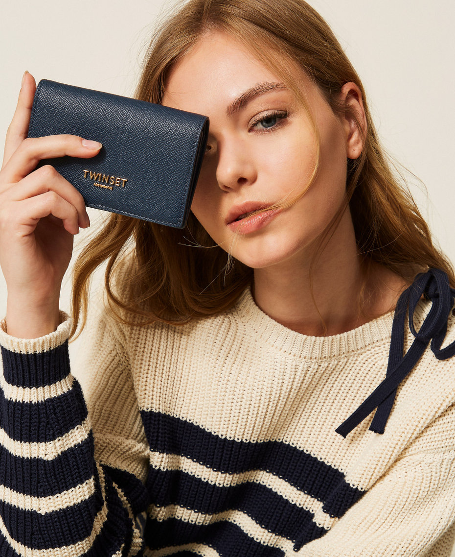 Portefeuille moyen avec logo Bleu &laquo;&nbsp;True Navy&nbsp;&raquo; Femme 261TH7013_05259_T0