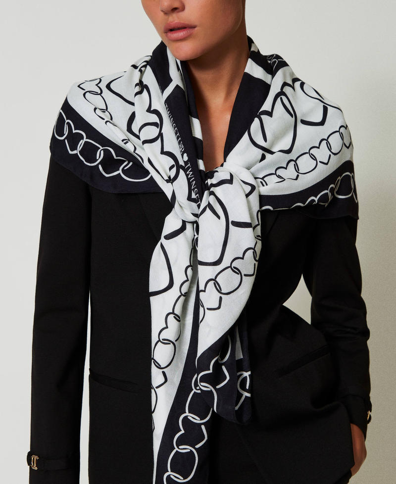 Kefiah with heart pattern print Two-tone Mother-of-pearl / Black Woman 242LI4A00_03261_0S