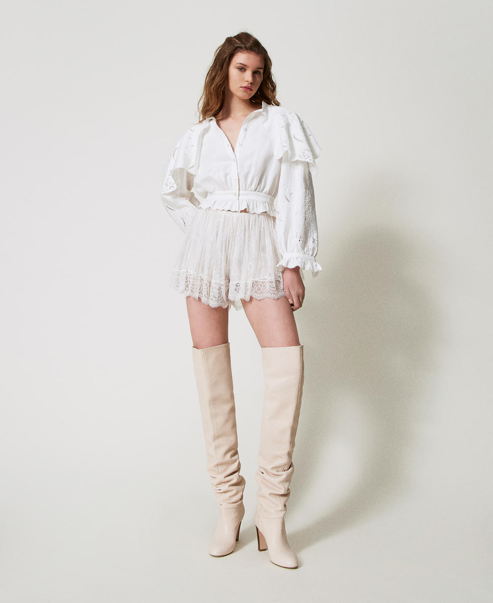 'Giglio' lace shorts with gathering.