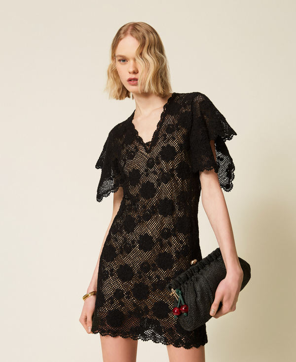 Raffia clutch with charm