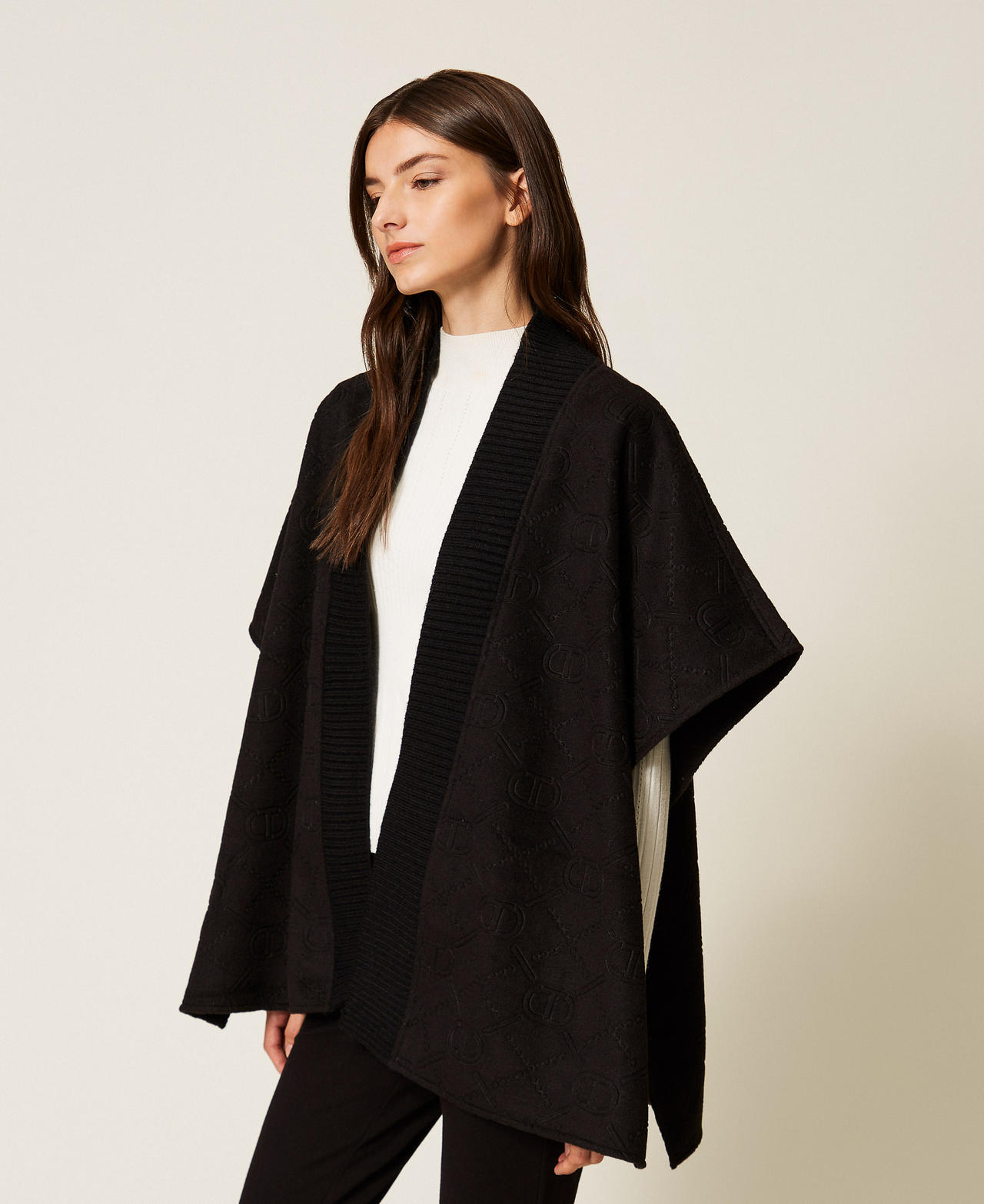 Wool cloth poncho with Oval T Black Woman 252TO5420_00006_02