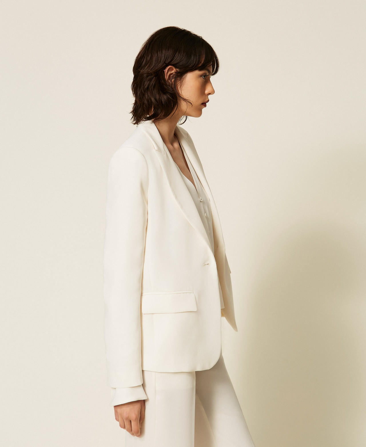 Cr&ecirc;pe blazer with heart-shaped button