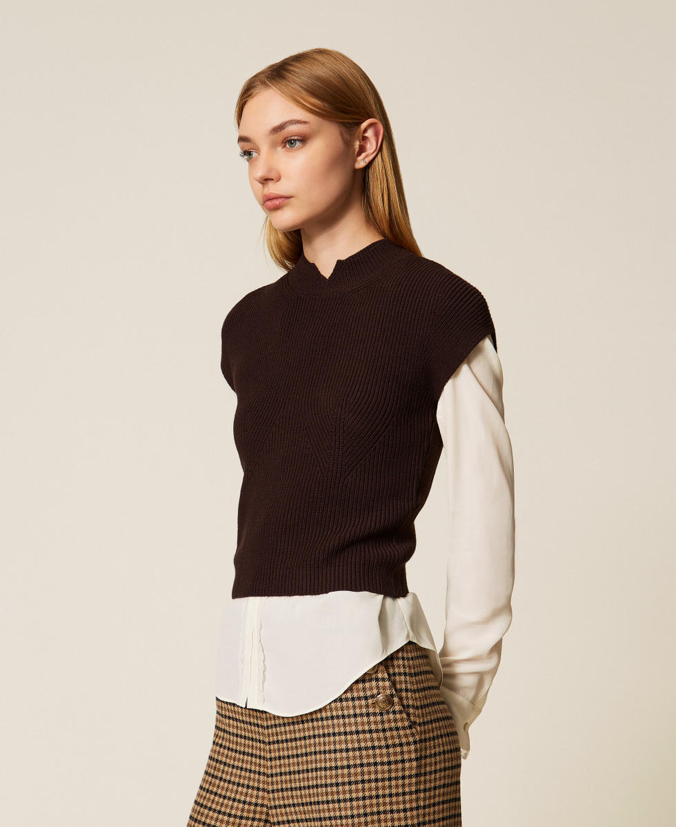 Figurbetonter Stehkragenpullover Black Chocolate Frau 252TT3550_11054_02