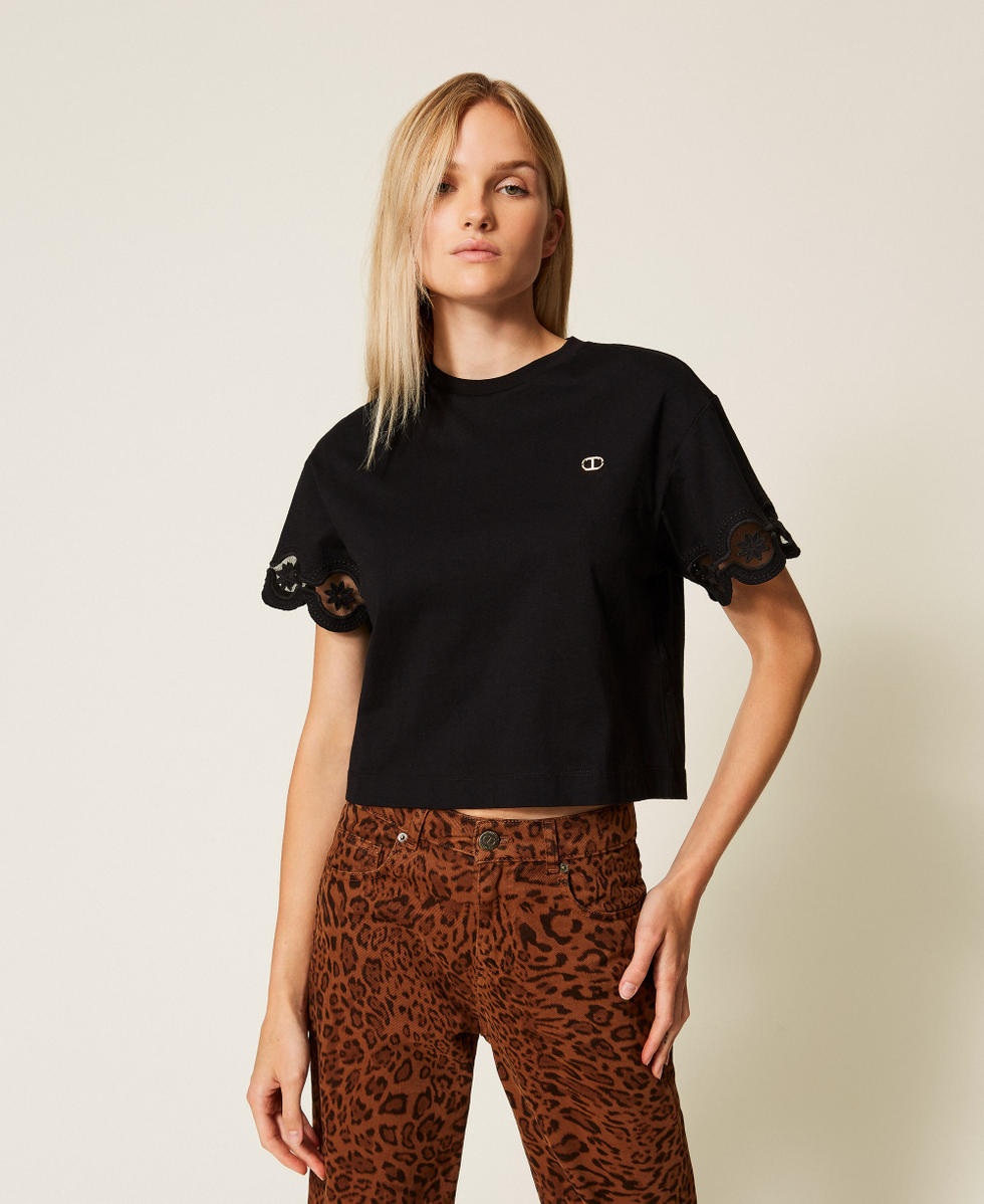 T-shirt con ricamo floreale Nero Donna 252TP2500_00006_01