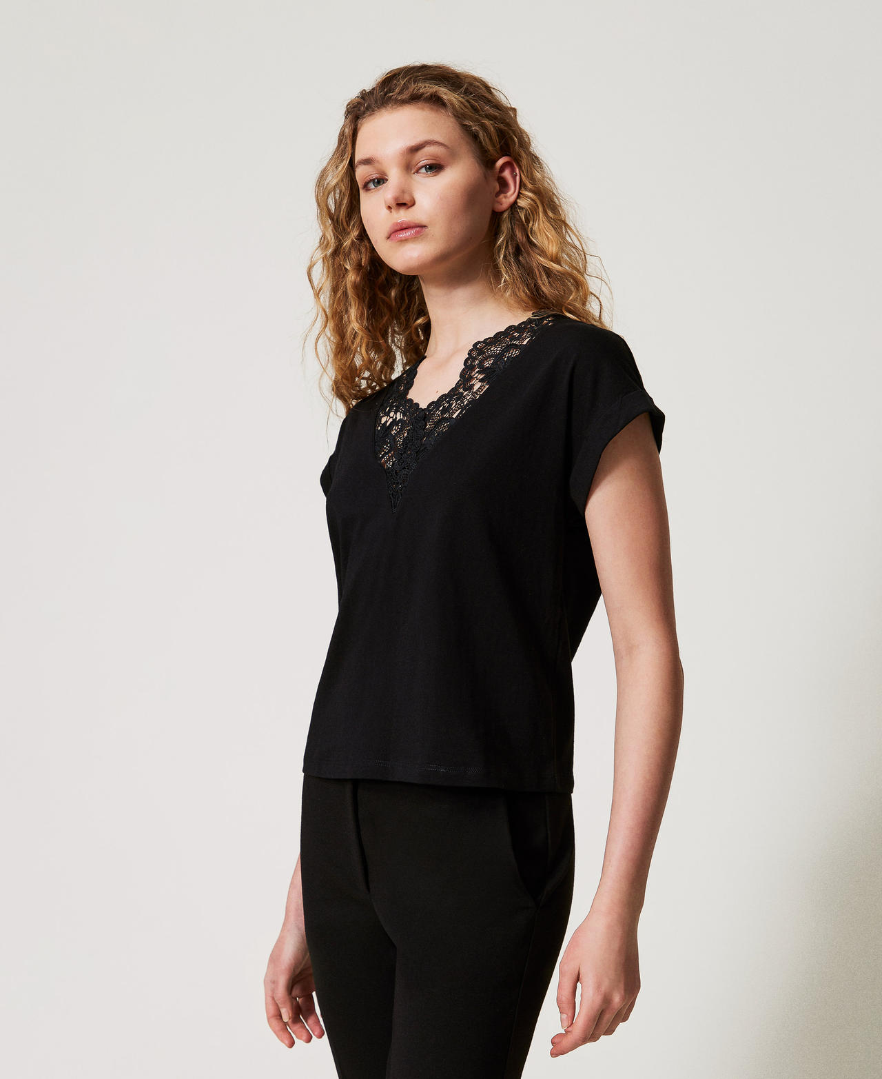 Kimono-T-Shirt mit Spitze Schwarz Frau 251TP2292_00006_02