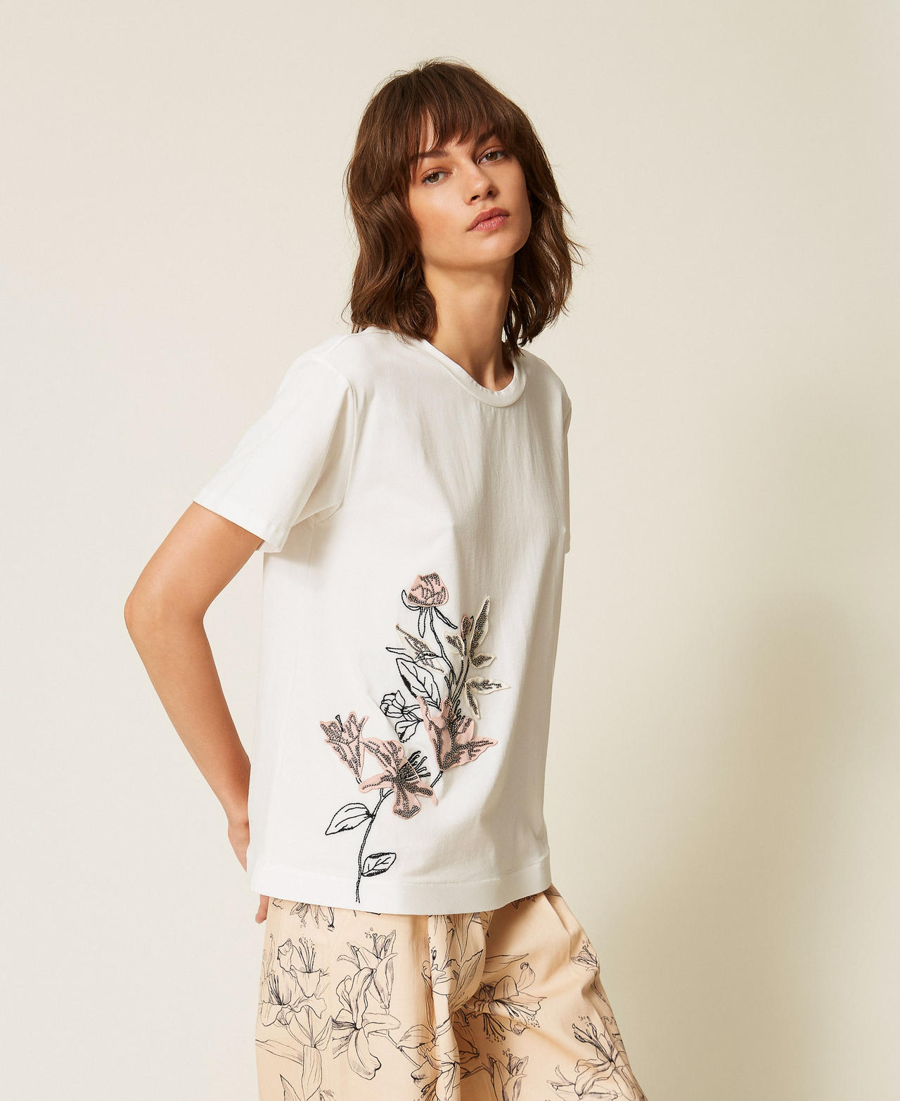 T-shirt with floral embroidery Off White Woman 262LI2CUU_00526_02