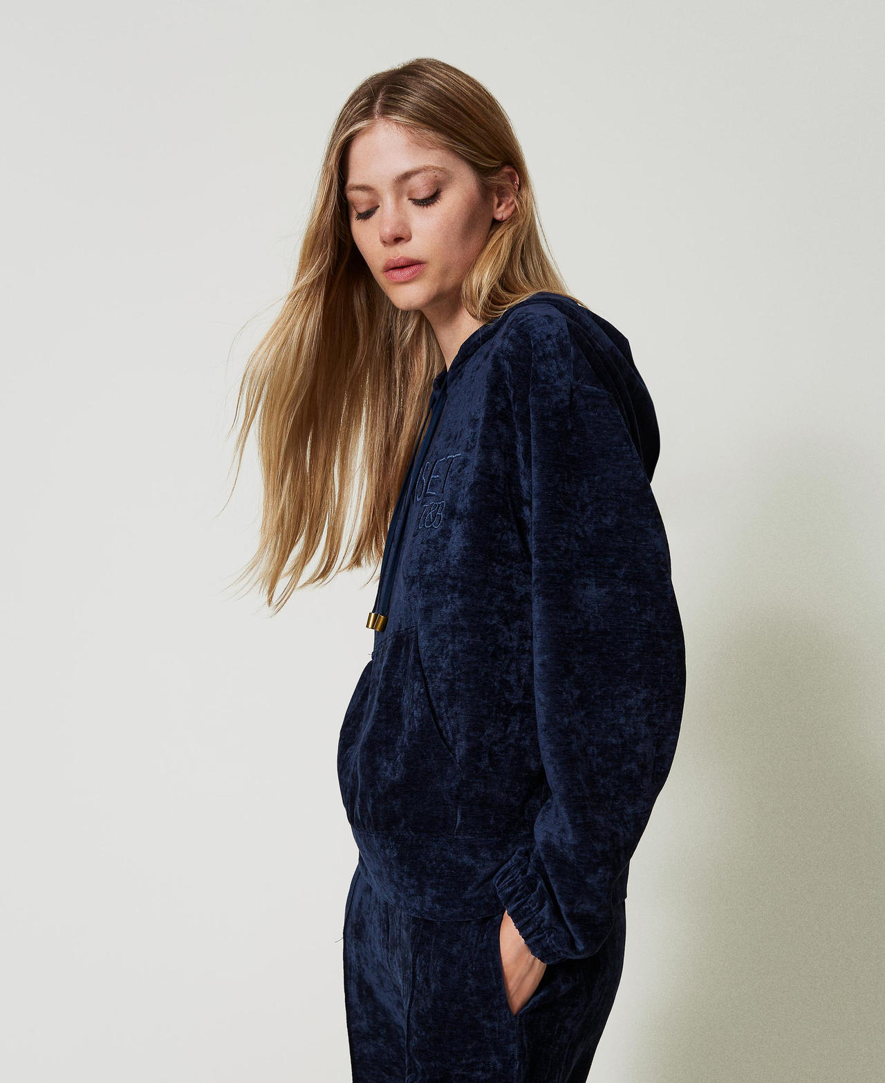 Velvet hoodie with embroidered logo Blackout Blue Woman 242LL2PAA_00481_02