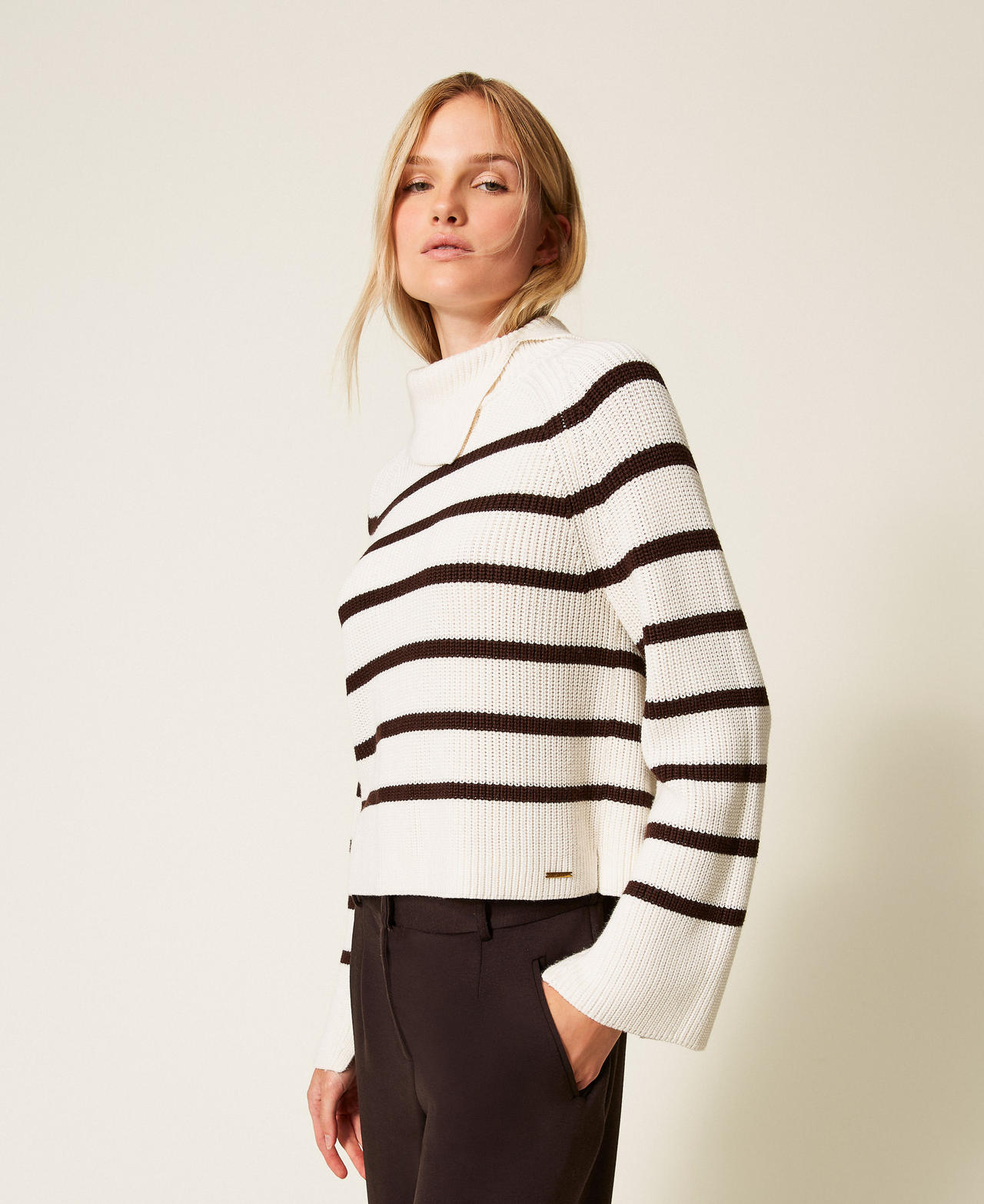 Striped jumper with asymmetrical collar Off White/Chocolate Stripe Woman 252LI3LCC_12727_02