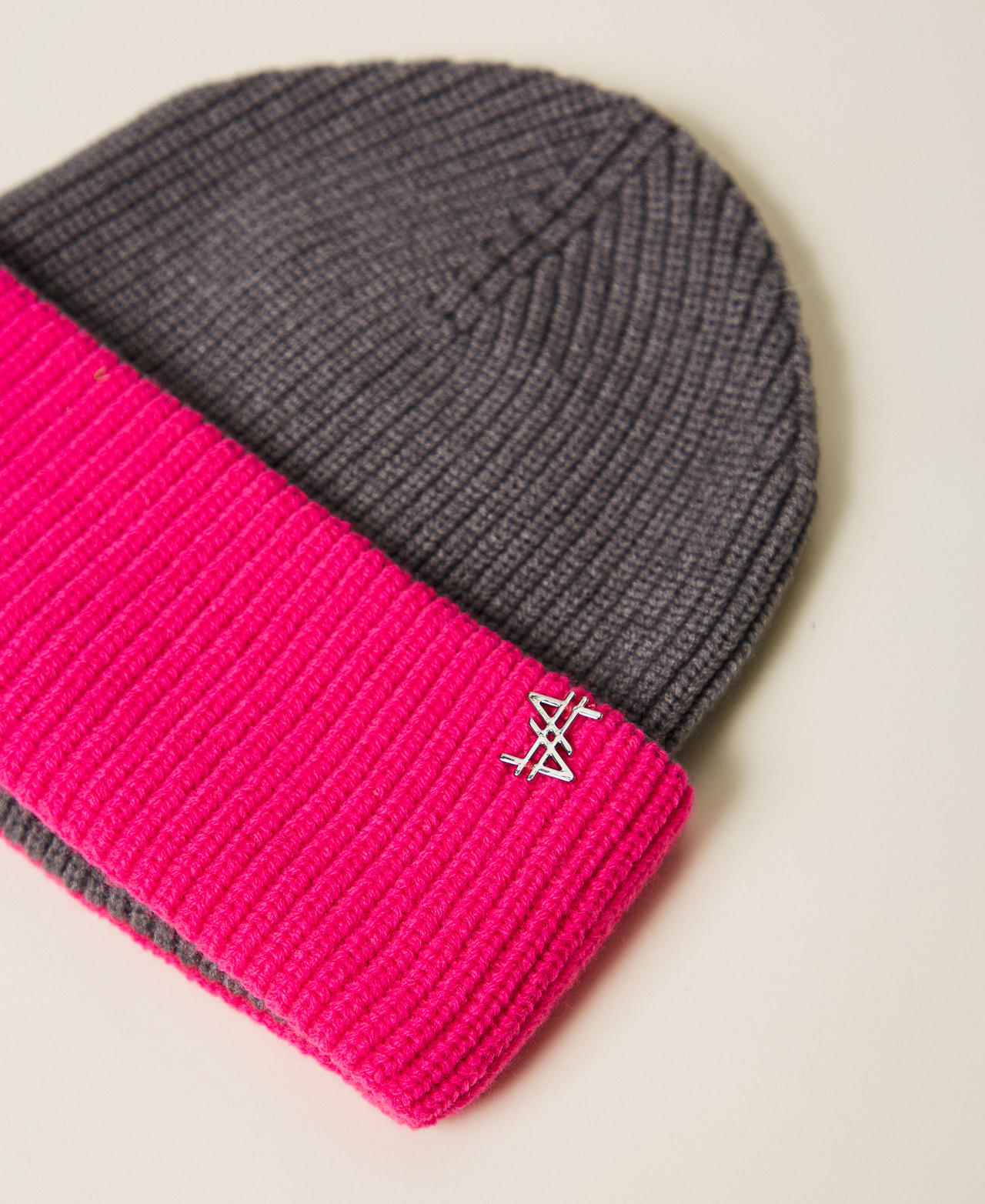MYFO two-tone knit beanie Two tone Mid Grey Melange/Fluorescent Pink Woman 252AQ5027_13016_02