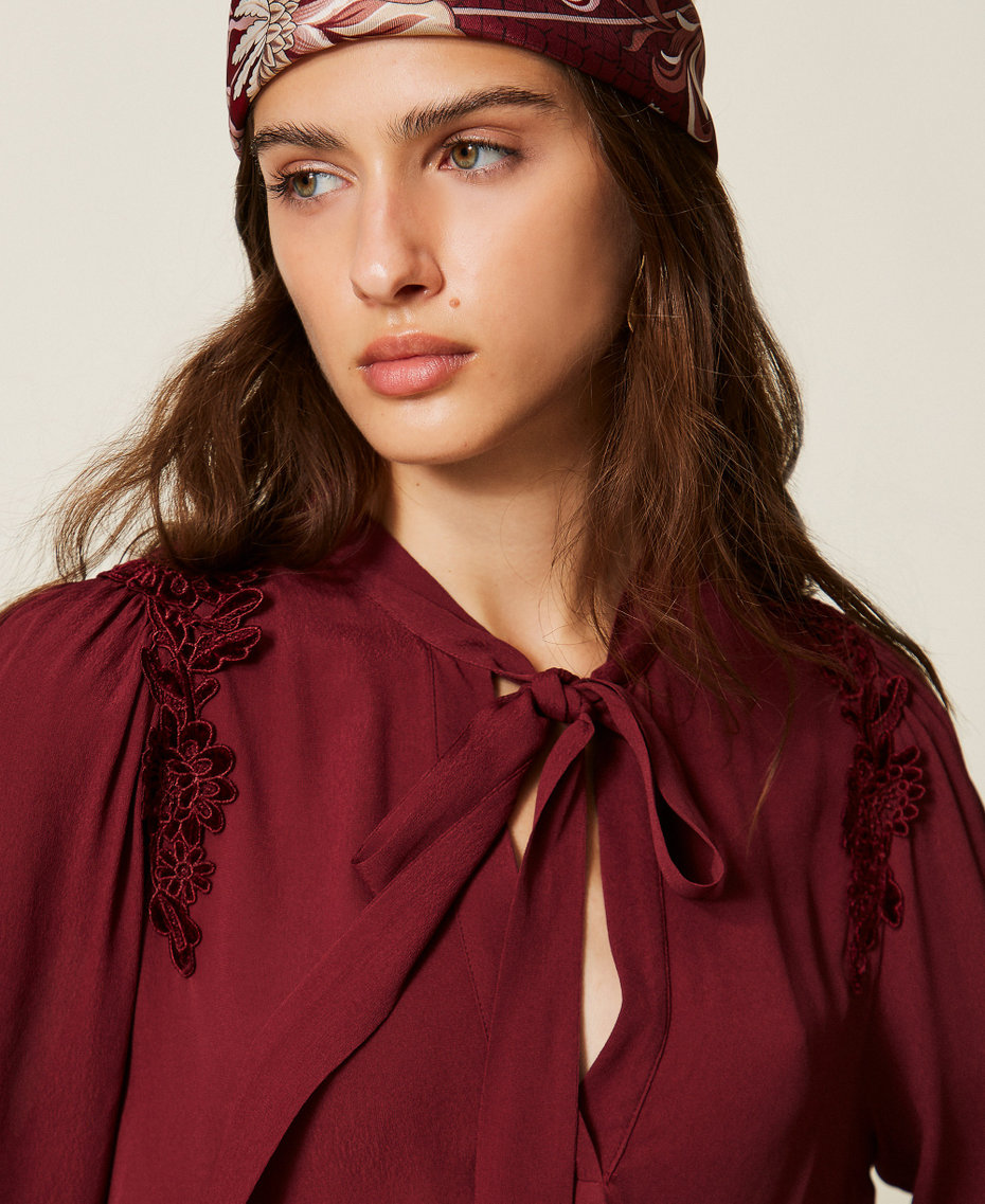Robe courte en cr&ecirc;pe de Chine avec broderies Bordeaux Femme 262TT2460_00020_04