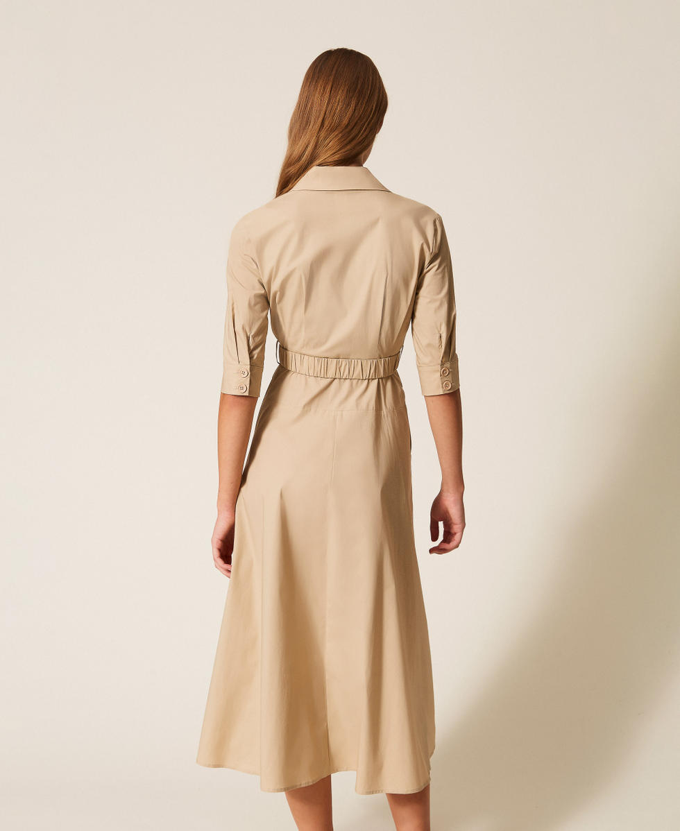 Langes Kleid aus Popeline mit G&uuml;rtel Safaribeige Frau 261AP2284_13191_02